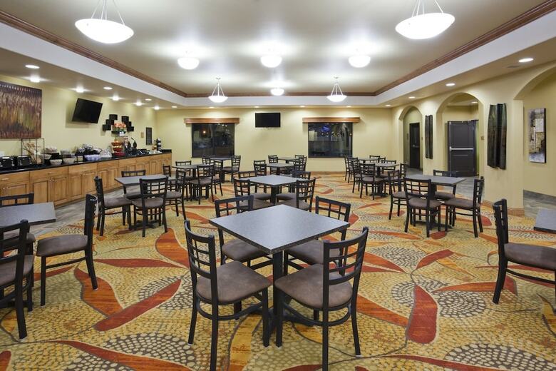 Hotel Expressway Suites Of Grand Forks