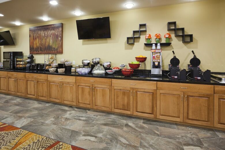 Hotel Expressway Suites Of Grand Forks