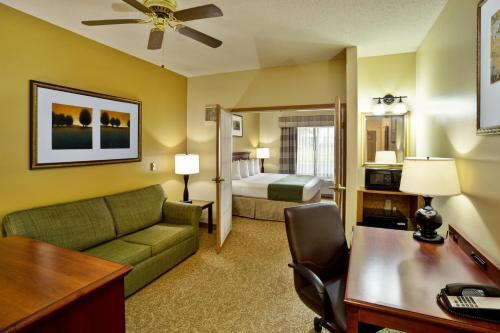 Hotel Country Inn & Suites Marion