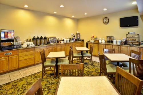 Hotel Country Inn & Suites Marion