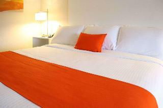 Hotel Schoenbrunn Inn & Suites