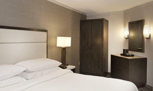 Hotel Embassy Suites By Hilton Portland Washington Square