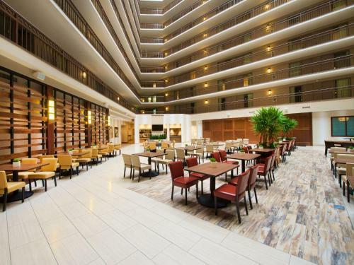 Hotel Embassy Suites By Hilton Portland Washington Square