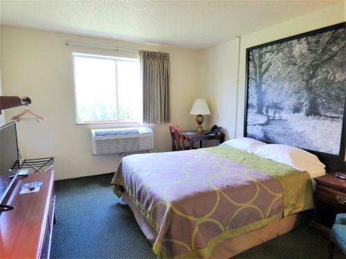 Hotel Super 8 By Wyndham Burnham/lewistown