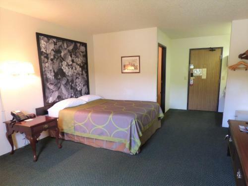 Hotel Super 8 By Wyndham Burnham/lewistown