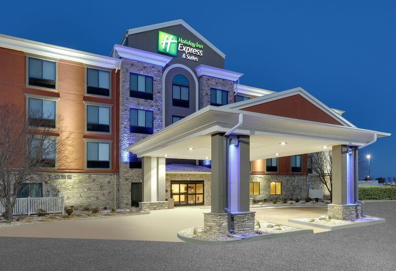 Hotel Holiday Inn Express & Suites Mitchell