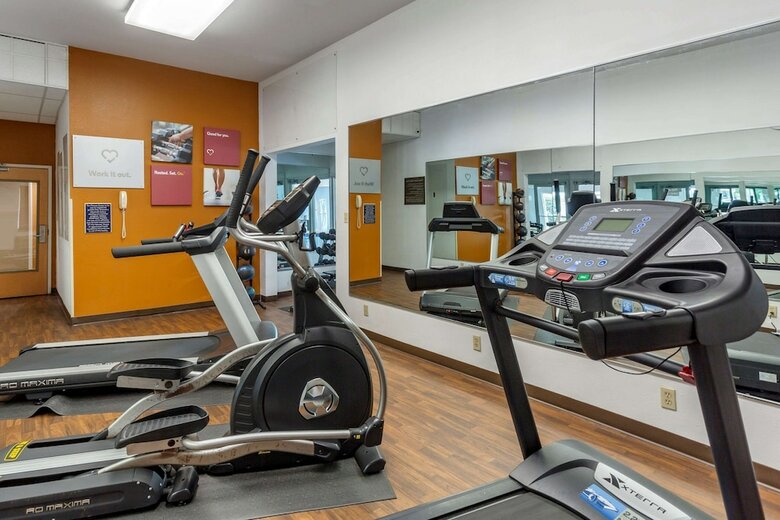 Hotel Comfort Suites At Rivergate Mall