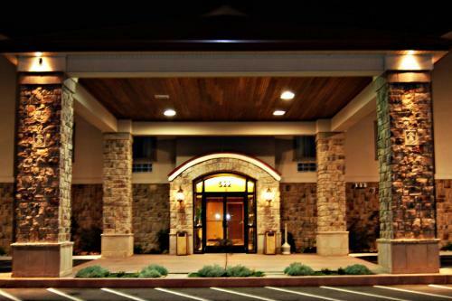 Hotel Bethel Inn And Suites
