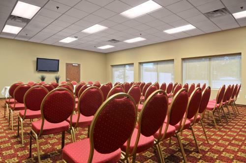 Hotel Bethel Inn And Suites