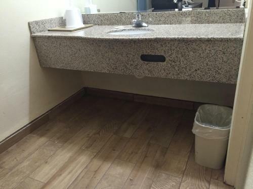 Motel Parkway Inn