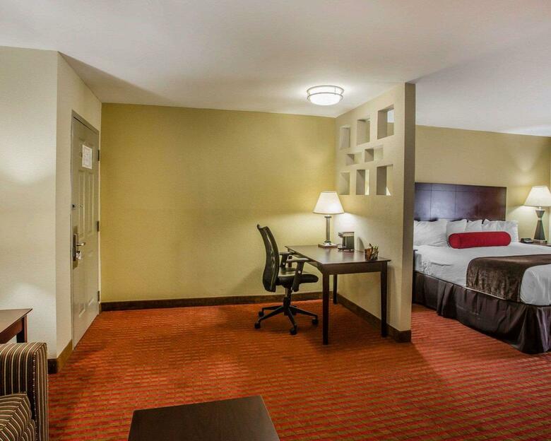 Hotel Quality Suites Nashville Airport