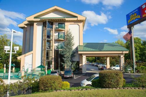 Hotel Pigeon River Inn