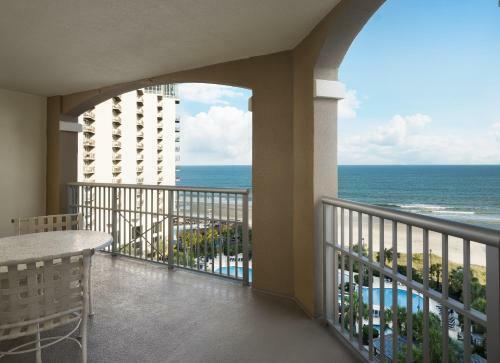 Hotel Royale Palms By Hilton