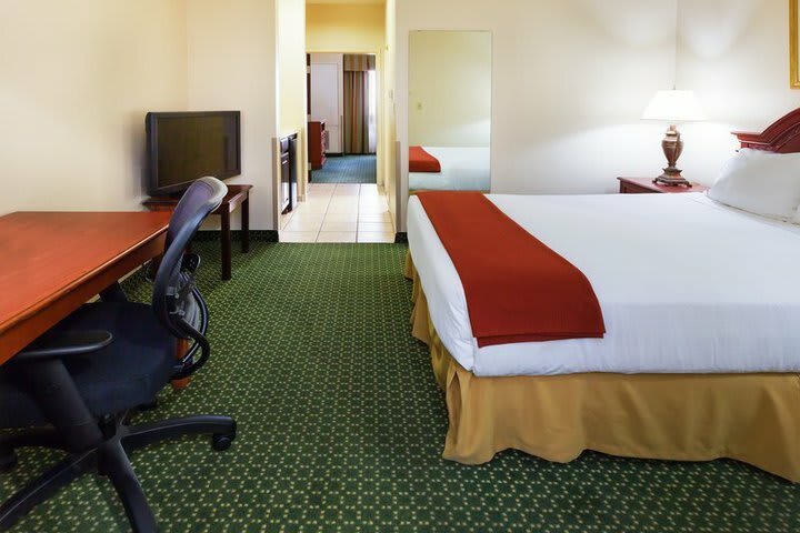 Holiday Inn Express Hotel & Suites Arlington/six Flags Area