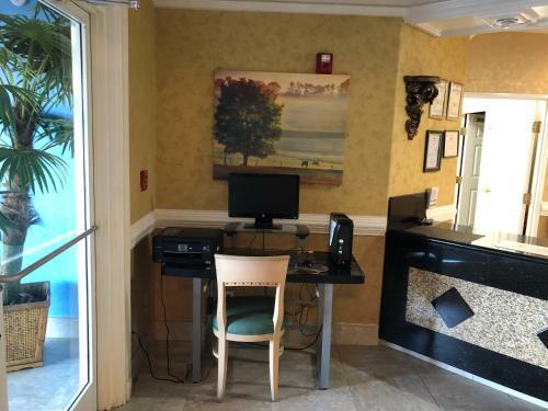 Hotel Deluxe 6 Inn & Suites