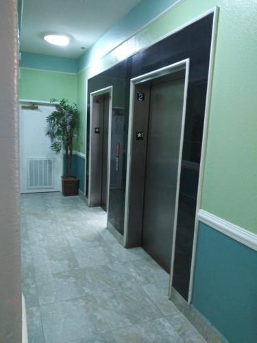 Hotel Deluxe 6 Inn & Suites