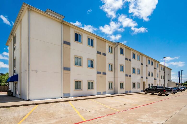 Motel 6 Cleburne