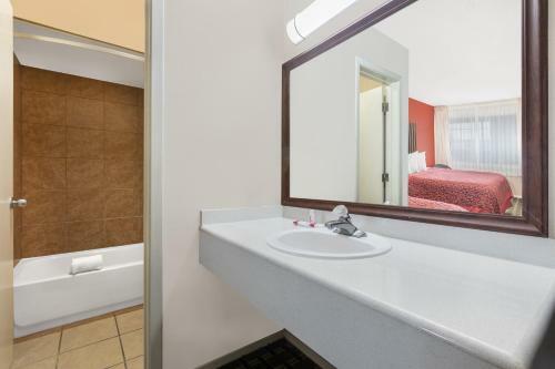 Motel Executive Inn And Suites College Station