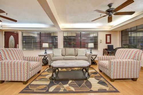 Motel Executive Inn And Suites College Station