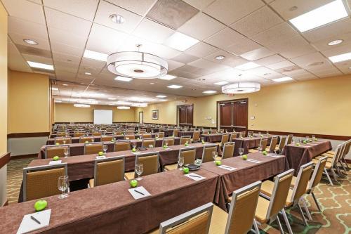 Hotel Embassy Suites Dallas - Market Center