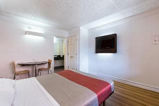 Motel 6 Dallas Market Center