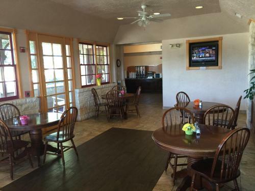 Fredericksburg Hill Country Hotel