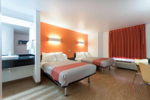 Hotel Motel 6 Dallas Northeast