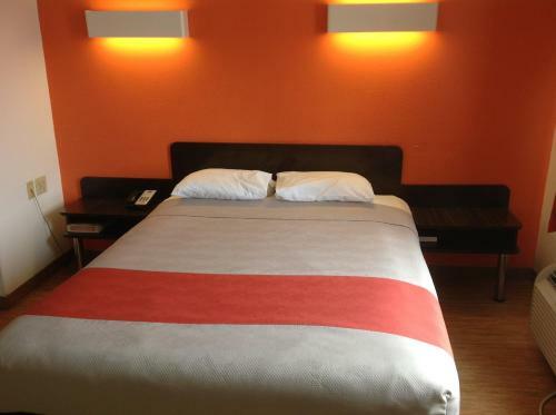 Hotel Motel 6 Dallas Northeast