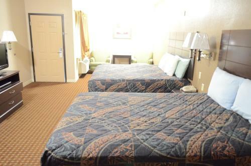 Motel Budget Host Inn & Suites