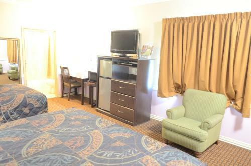 Motel Budget Host Inn & Suites