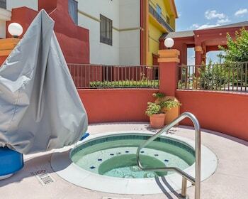 Hotel Comfort Suites La Porte