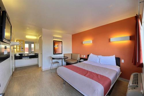 Motel 6 Laredo South