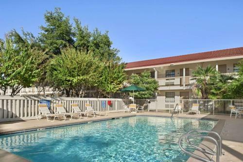 Motel Baymont Inn And Suites Longview