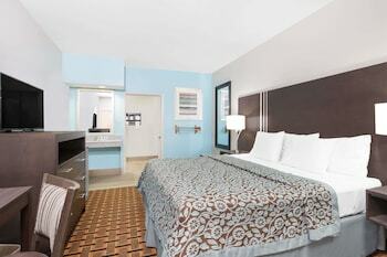 Hotel Days Inn & Suites Madisonville