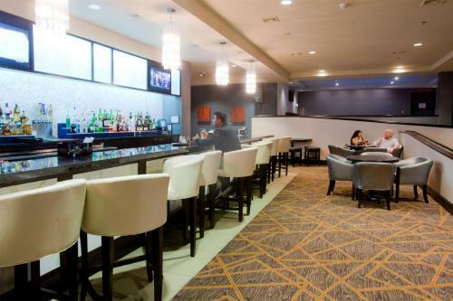Hotel Doubletree By Hilton Midland Plaza