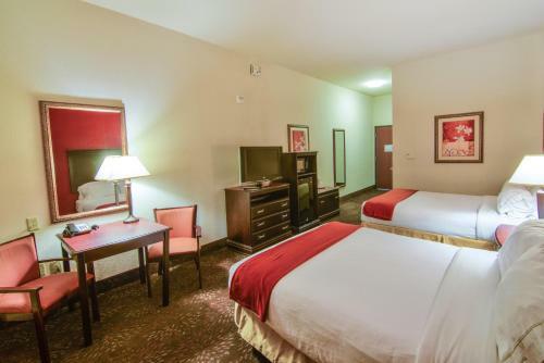 Holiday Inn Express Hotel & Suites Terrell