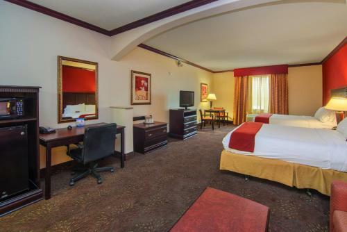 Holiday Inn Express Hotel & Suites Terrell