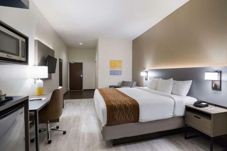 Hotel Comfort Inn & Suites