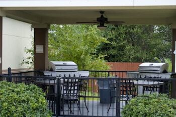Hotel Candlewood Victoria