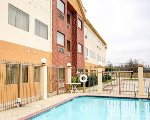 Hotel Quality Inn & Suites Baylor Stadium North