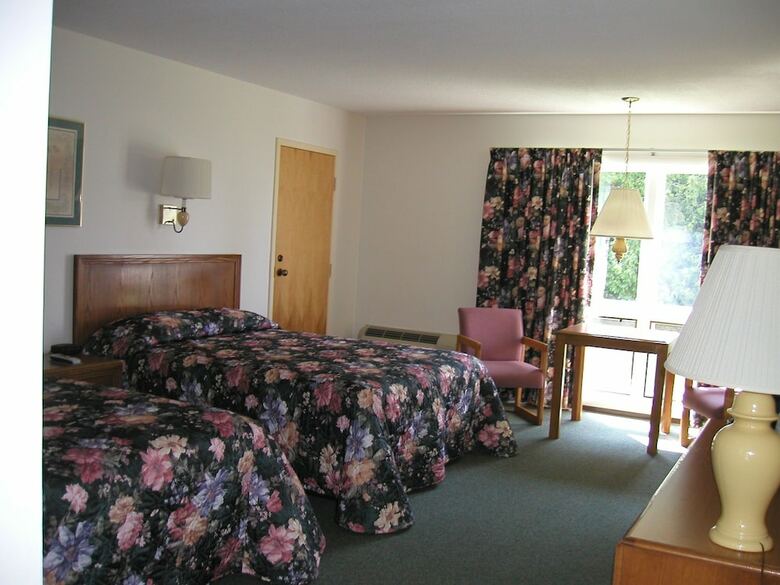 T-bird Motor Inn