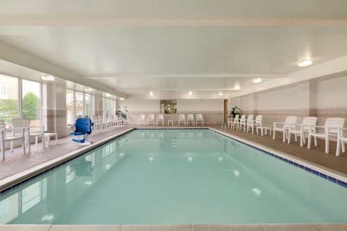 Hotel Country Inn & Suites Chester