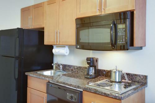 Hotel Candlewood Suites Richmond Airport