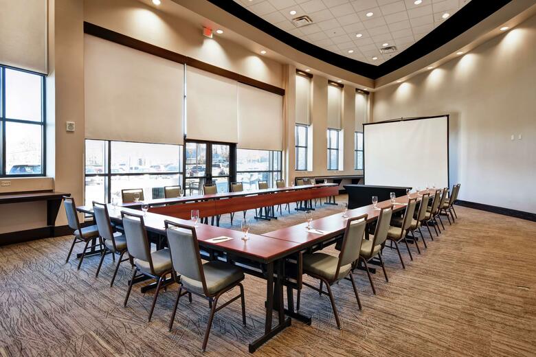 Hotel Embassy Suites Springfield