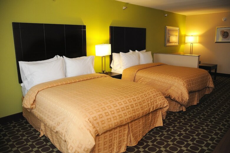 Hotel Clarion Inn & Suites Virginia Beach