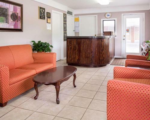 Hotel Rodeway Inn & Suites Williamsburg
