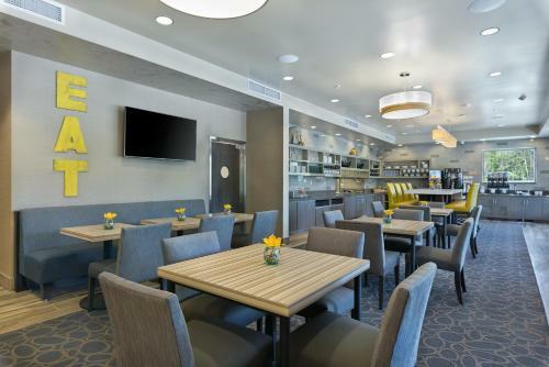 Hotel Oxford Suites Bellingham