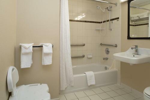 Hotel Ramada By Wyndham Downtown Spokane