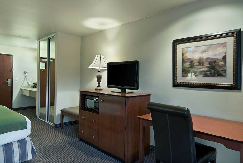 Hotel Oxford Suites Yakima