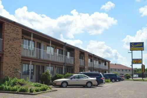 Motel Scottish Inn & Suites - Eau Claire